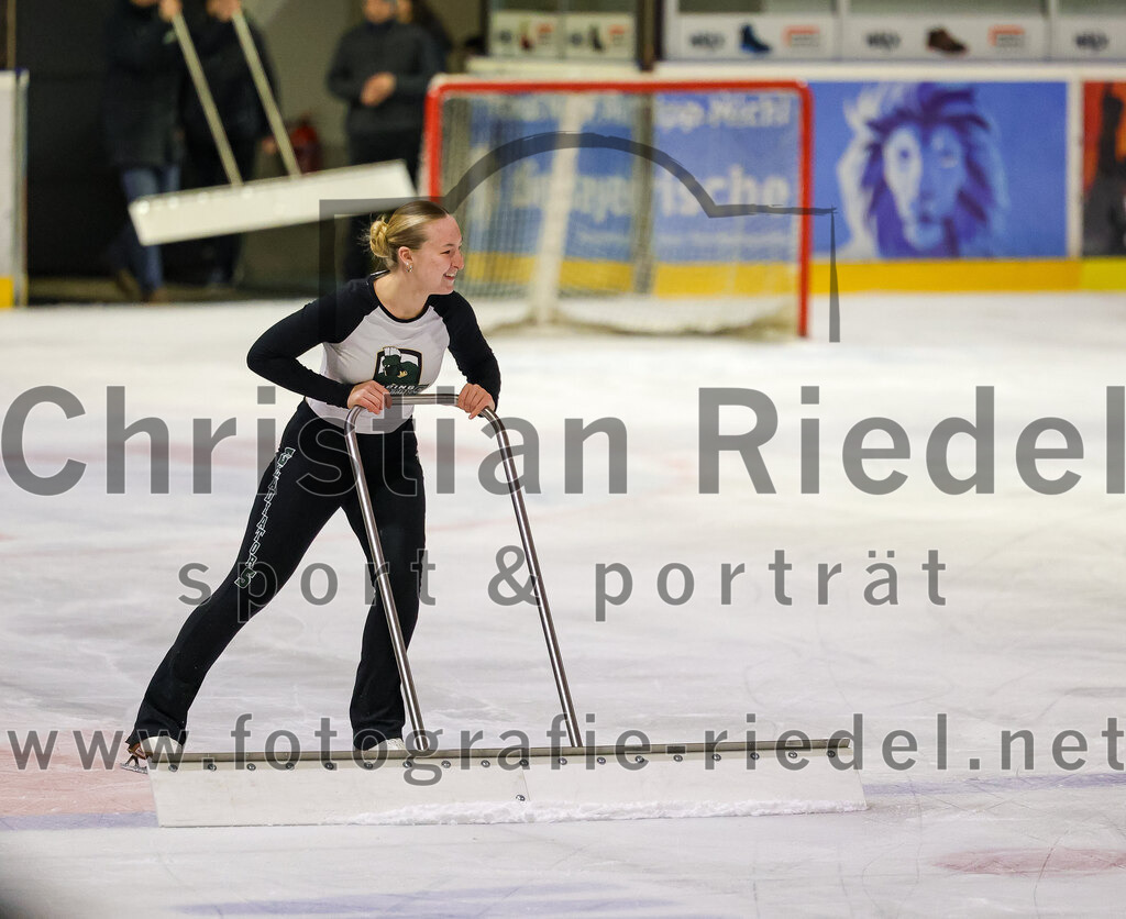 2025-11-30_066_TSV_Erding_gegen_EC_Peiting | Erding, Deutschland, 30.11.2025:Eishockey, Oberliga Süd 2025 / 2026, 22. Spieltag, TSV Erding gegen EC Peiting, Endergebnis: 5:1Foto: Christian Riedel / fotografie-riedel.net