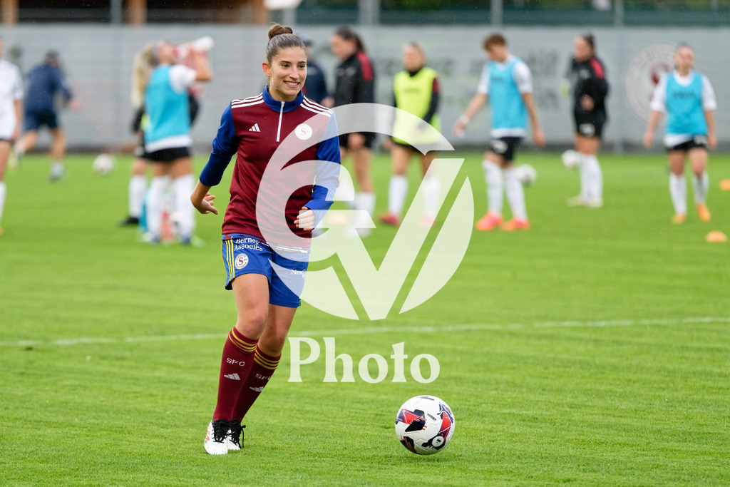 DZ8_6860_c | Switzerland: AXA Womens Super League 2025/26, Servette FC Chenois Feminin vs FC Aarau Frauen - Stade des Trois-Chene, Chene-Bourge: Laura Tufo (2 Servette FC Chenois Feminin) during warm-up 