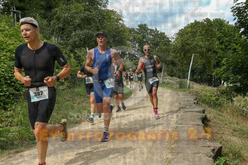 250824_1343_EX1_3389 | Sportfotografie im Rhein-Sieg Kreis, Köln, Bonn, NRW, Rheinland Pfalz, Hessen, etc. Unser Tätigkeitsfeld umfasst den Laufsport vom Volkslauf über den Marathon, Duathlon, Triathon bis zum Ultralauf wie Kölnpfad Ultra oder Schindertrail.