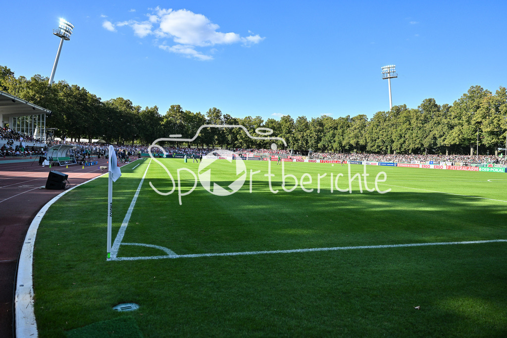 1. FC Schweinfurt 05 - Fortuna Düsseldorf | Im Sachs-Stadion von Schweinfurt findet heute die erste Runde im DFB-Pokal zwischen Schweinfurt und Düsseldorf statt / DFB-Pokal: 1. FC Schweinfurt 05 - Fortuna Düsseldorf; Riedel-Bau Arena am 18.08.2025