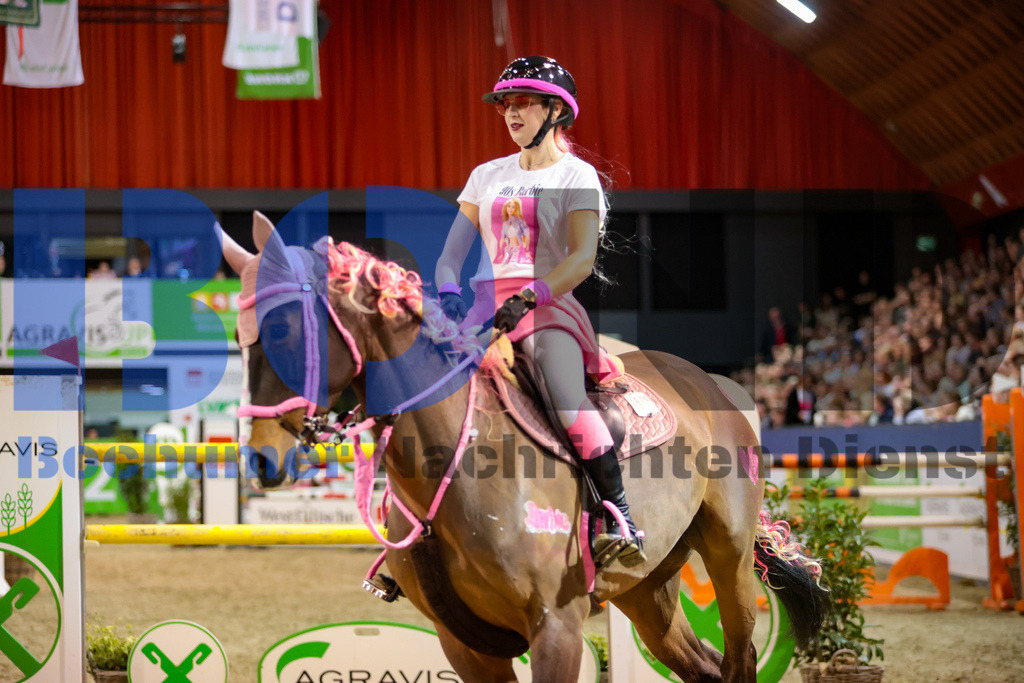 Agravis Cup 2024 - Kostuemspringen {date} -  | {headline}



(Foto: Sebastian Sendlak / BOND)

 - Realisiert mit Pictrs.com