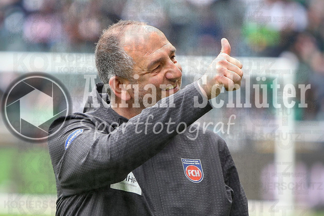 04.04.2026, GER, Fussball, Herren, 1. BL, Saison 2025/2026, Borussia Mönchengladbach - 1. FC Heidenheim | Trainer Frank Schmidt (Heidenheim) gestikuliert, Gestik 