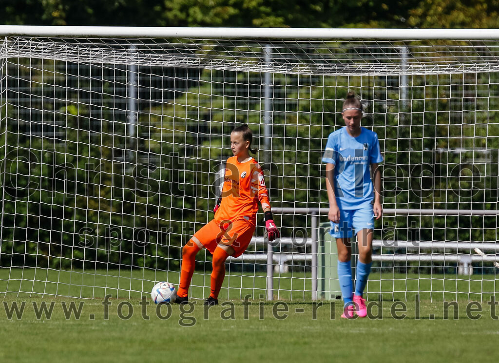 2023-09-09_108_FC_Bayern_Muenchen_gegen_SC_Freiburg | Aschheim, Deutschland, 09.09.2023:
Fußball, B-Juniorinnen-Bundesliga Süd 2023 / 2024, 1. Spieltag, FC Bayern München gegen SC Freiburg, Endergebnis: 4:0

Foto: Christian Riedel / fotografie-riedel.net
