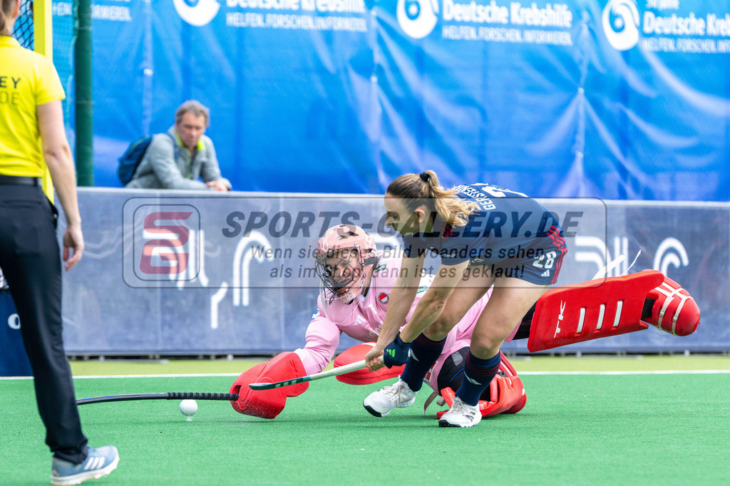 Final4_20240518-1319-0149 | Bonn, Deutschland, 18.05.2024: Charlotte Gerstenhoefer (Mannheimer HC), Julia Sonntag (Rot-Weiss Koeln) in Aktion waehrend des Spiels der Deutsche Feldhockey-Meisterschaften 2024 zwischen Final 4 Damen Rot Weiss Köln - Mannheimer HC im Bonner THV am 18.05.2024 in Bonn, Deutschland. (Foto von Stephan Fehrmann)

Bonn, Germany, 18.05.2024: Charlotte Gerstenhoefer (Mannheimer HC), Julia Sonntag (Rot-Weiss Koeln) in action during the game of Deutsche Feldhockey-Meisterschaften 2024 between Final 4 Damen Rot Weiss Köln - Mannheimer HC in Bonner THV at 18.05.2024 in Bonn, Deutschland. (Foto from Stephan Fehrmann)