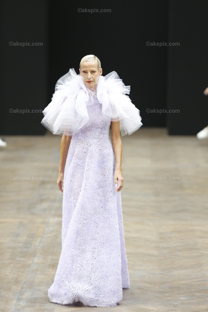 Kilian Kerner auf der  MBFW Spring/Summer 2023 | Mercedes-Benz Fashion Week (MBFW)  Frühling / Sommer 2023 im Hotel Telegraphenamt Berlin in Berlin-Mitte. Die Kollektionen von Kilian Kerner auf der MBFW Spring/Summer 2023. Das Bild zeigt Models mit der Kollektion von Kilian Kerner.