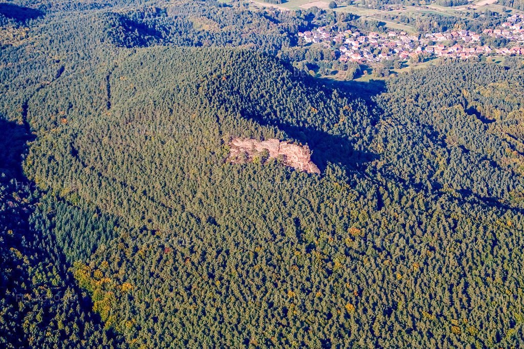 Luftbild: Rötzenfels im Ortsteil Gossersweiler in Gossersweiler-Stein im Bundesland Rheinland-Pfalz in Deutschland. Foto: IMG_13660.jpg vom 28.09.2008 durch Werner Riehm/FLY-FOTO.de