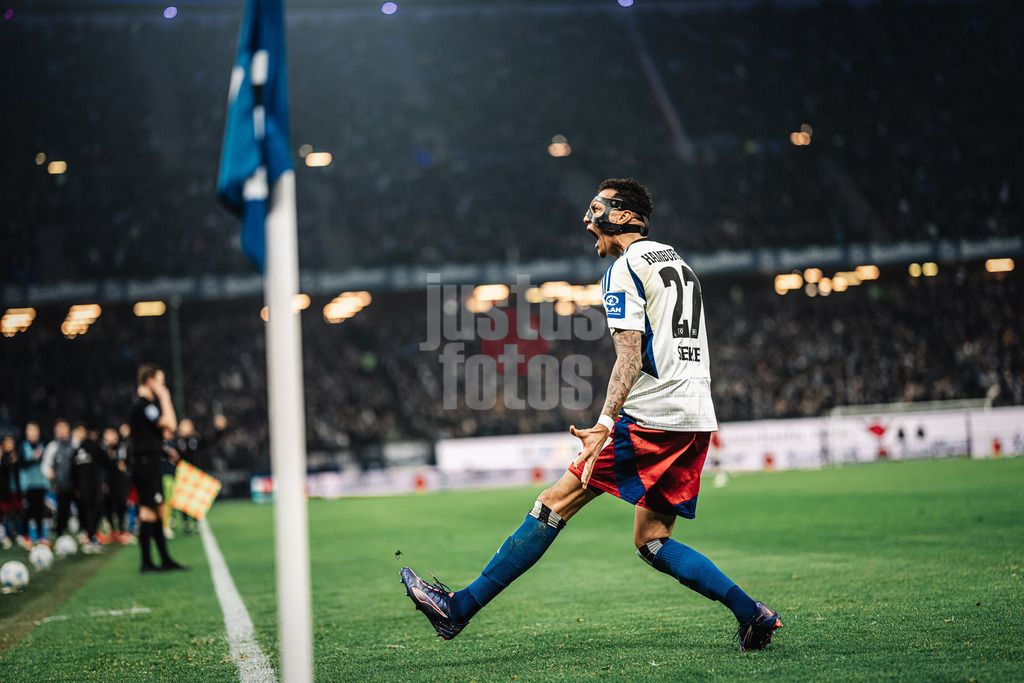 Fußball | Männer | Saison 2024/2025 | 2. Fußball-Bundesliga | 23. Spieltag | Hamburger SV vs. 1. FC Kaiserslautern | 21.02.2025 | Davie Selke (#27, HSV) schießt das erste Tor des Spiels und jubelt