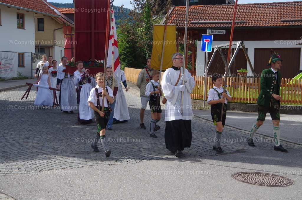 IMGP4955 | fotografiert von Axel PollmannLeonhardi Wallfahrt Benediktbeuern und Murnau, Fronleichnam, Fasching, Landschaft im Loisachtal und Benediktbeuern  - Realisiert mit Pictrs.com
