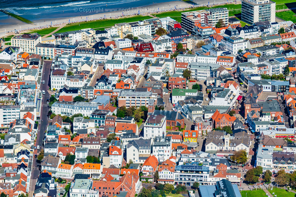 Norderney_Stadtgebiet_Stadtzentrum_ELS_7253050923 | NORDERNEY 05.09.2023 Stadtzentrum im Innenstadtbereich auf der Insel Norderney im Bundesland Niedersachsen, Deutschland. // City center in the inner city area on the island of Norderney in the state of Lower Saxony, Germany. Foto: Martin Elsen