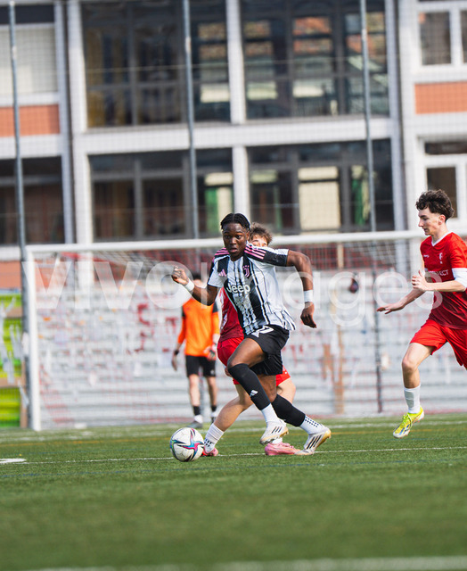 juv_lut_fmachado-0165 | Images from the Juniors B match between Juventus Academy and FC Lutry, played on 18 March 2026 in Lutry, Switzerland, featuring players, coaching staff and match action throughout the game.