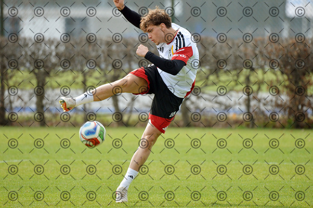 RGE_8623b | Deutsche Nationalmannschaft U-20, Herren, Training auf dem Gebhardt-Platz, im Bild Maurice Krattenmacher ( Hertha BSC ),  24.03. 2026, Fotograf: Ralf Gebhardt - Realisiert mit Pictrs.com