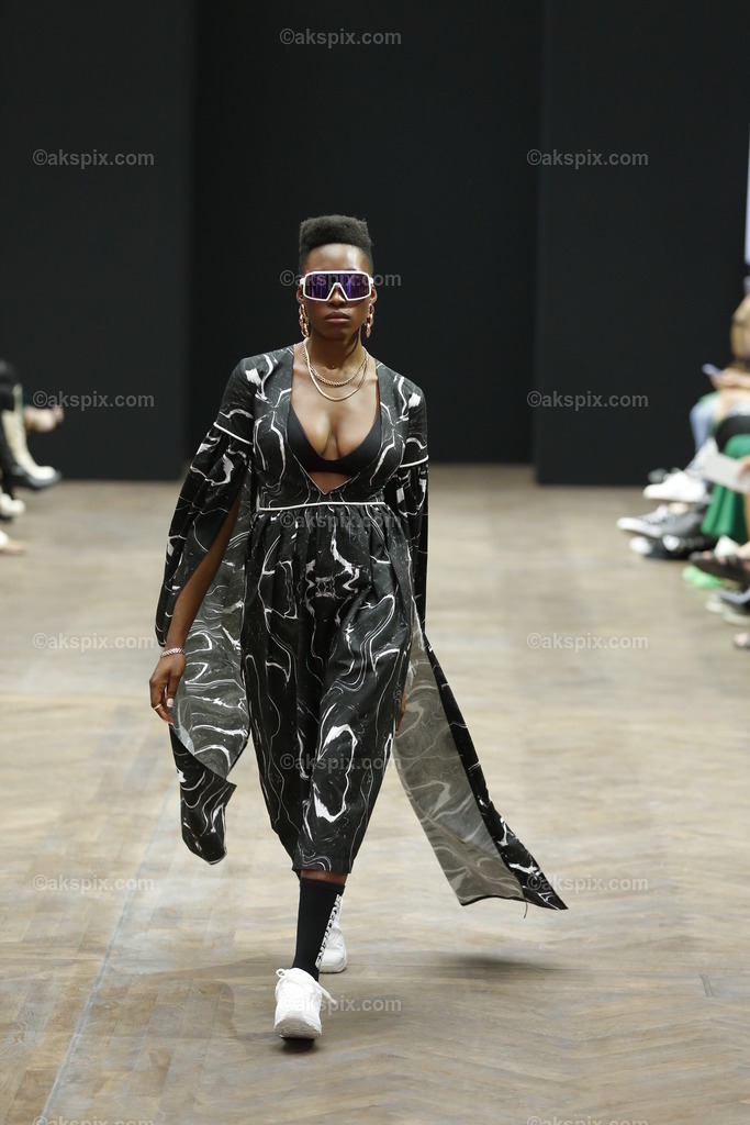 _76A4063 | Die Bildagentur Akspix ist eine Online-Bildagentur und bietet professionelles und kreatives Bildmaterial Royalty free und Rights Managed. Bildarchiv Akspix bietet eine große Auswahl an kreativen und klassischen Motiven.Frankfurt Fotograf, Fotoshooting