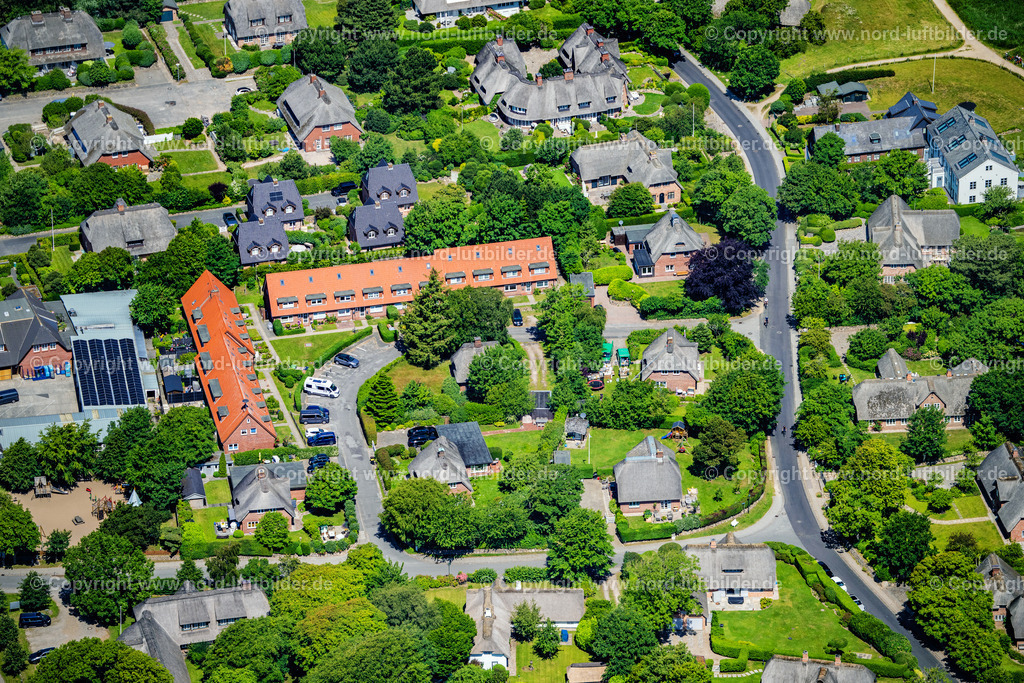Sylt_Keitum_Pröstelf_Alter_Kirchweg_ELS_0067210625 | SYLT 21.06.2025 Ortsansicht an der Meeres-Küste Erich-Johannsen-Wai, Munkmarscher Chaussee der Nordsee in Keitum im Bundesland Schleswig-Holstein. // View of the sea coast Erich-Johannsen-Wai, Munkmarscher Chaussee of the North Sea in Keitum in the federal state of Schleswig-Holstein. Foto: Martin Elsen