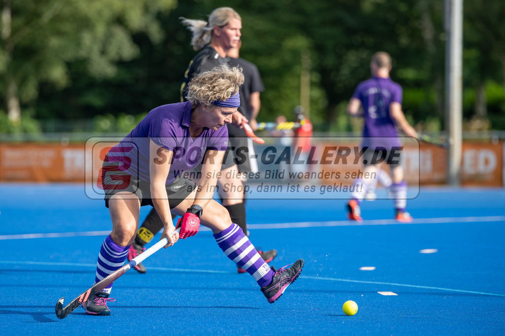 SFE_20240817_0182 | Krefeld, Deutschland, 17.08.2024:  European Cup for Recreational Hockey Players im KTHC Stadion Rot-Weiss Köln Tennis and Hockey Club am 17.08.2024 in Krefeld, Deutschland. (Foto von Stephan Fehrmann)Krefeld, Germany, 17.08.2024: European Cup for Recreational Hockey Players in KTHC Stadion Rot-Weiss Köln Tennis and Hockey Club at 17.08.2024 in Krefeld, Deutschland. (Foto from Stephan Fehrmann)