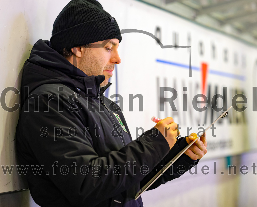 2026-01-30_070_TSV_Erding_gegen_EHF_Passau_Black_Hawks | Erding, Deutschland, 30.01.2026:Eishockey, Oberliga Süd 2025 / 2026, 42. Spieltag, TSV Erding gegen EHF Passau Black Hawks, Endergebnis: 2:6Co-Trainer Thomas Brandl (Erding Gladiators)Foto: Christian Riedel / fotografie-riedel.net