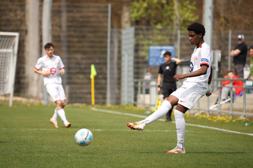 FCHOFK_260418_1937 | 1.FC Heidenheim 1846 vs. Offenbacher Kickers, Fußball, U17, B-Junioren, NWL, U17-DFB-Nachwusliga, 2025/2026, 10. Spieltag, 18.04.2026 in Heidenheim, Walter-Birkhold-Jugendstadion (Foto: Michael Bulling) - Realisiert mit Pictrs.com