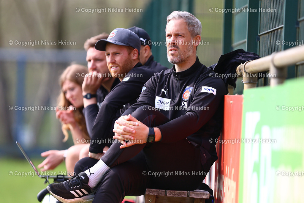 NH_HolsteinKielU19_1FCHeidenheimU19_DFBNachwuchsliga_18042026 | Patrick Mayer (Trainer, 1. FC Heidenheim U19)Fußball I Herren I U19 DFB-Nachwuchsliga Hauptrunde Liga A, Gruppe B I Saison 2025-2026 I 9. Spieltag I Holstein Kiel U19 - 1. FC Heidenheim U19 I 18.04..2026 I Citti-Fußball-Park