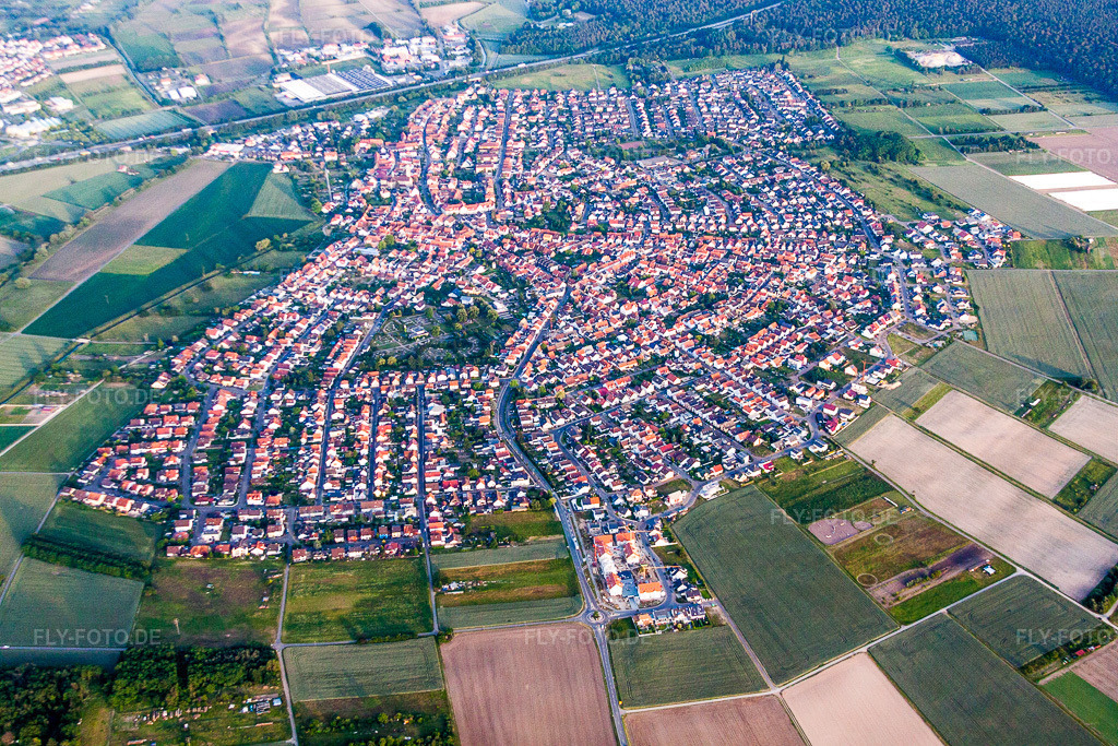 Luftbild: Ortsansicht im Ortsteil Sankt Leon in St. Leon-Rot im Bundesland Baden-Württemberg in Deutschland. Foto: IMG_66432.jpg vom 30.05.2014 durch Werner Riehm/FLY-FOTO.de