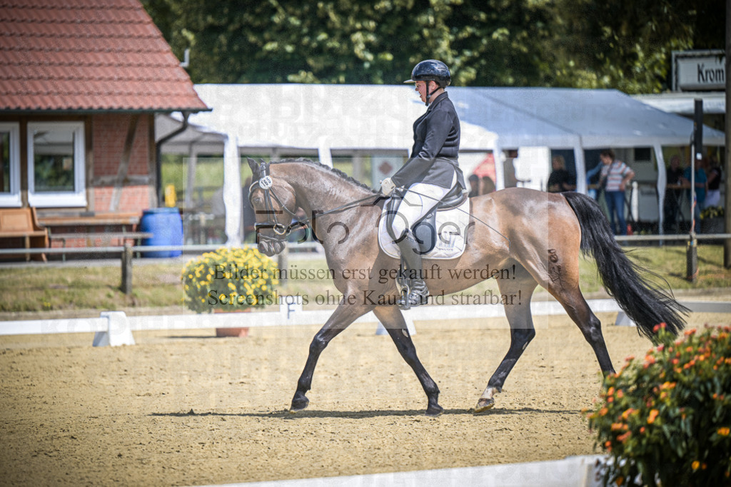 DOS_0825 | Entdecke hochwertige Reitturnierfotos von Foto Oger. Professionell, emotional und authentisch – jetzt Lieblingsmomente im Shop bestellen.Deutschlandweite Turnierfotografie. - Realisiert mit Pictrs.com