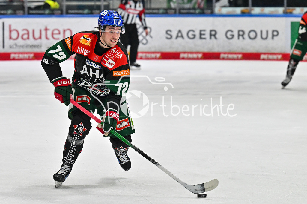 Augsburger Panther - Düsseldorfer EG | am Puck Riley McCOURT (Augsburger Panther #72) / Einzelfoto / Freisteller / DEL: Augsburger Panther - Duesseldorfer EG, Curt Frenzel Stadion am 04.03.2025