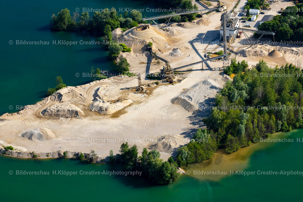 Luftbild Kerken-Stenden-4884 | LuftbildfotografieSee- Ufer und Abraum- Flächen des Baggersee und Kies- Tagebau der "Holcim Kies und Splitt GmbH"an der Straße Backesweg in Kerken im Bundesland Nordrhein-Westfalen, Deutschland - Realisiert mit Pictrs.com
