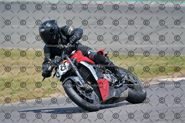 25bt04-1205 | markuskiefer.com - Realisiert mit Pictrs.com