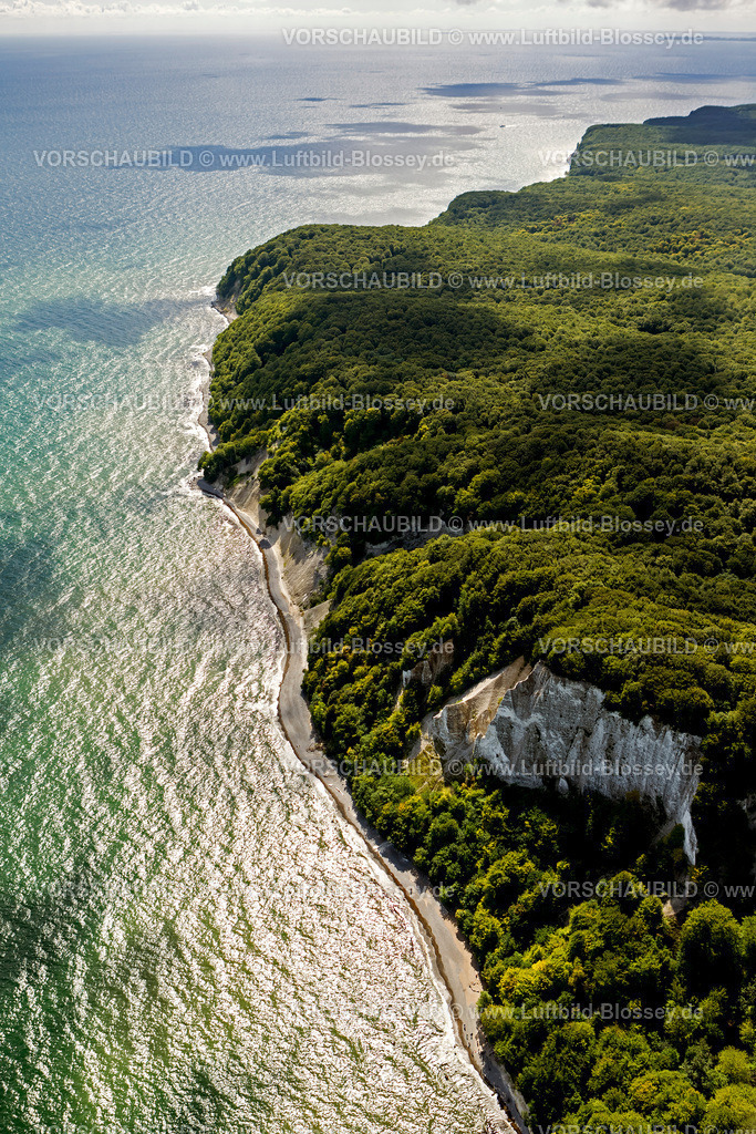 Ruegen12083164JasmundKoenigsstuhl | Luftbild, Kreidefelsen, Nationalpark Jasmund, Grosse Stubbenkammer, Kleind Stubbenkammer, Königsstuhl, Aussichtsplattform,  Sassnitz, Insel Rügen, Mecklenburg-Vorpommern, Deutschland, Europa