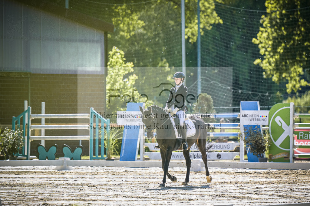 DOS_2389 | Entdecke hochwertige Reitturnierfotos von Foto Oger. Professionell, emotional und authentisch – jetzt Lieblingsmomente im Shop bestellen.Deutschlandweite Turnierfotografie. - Realisiert mit Pictrs.com