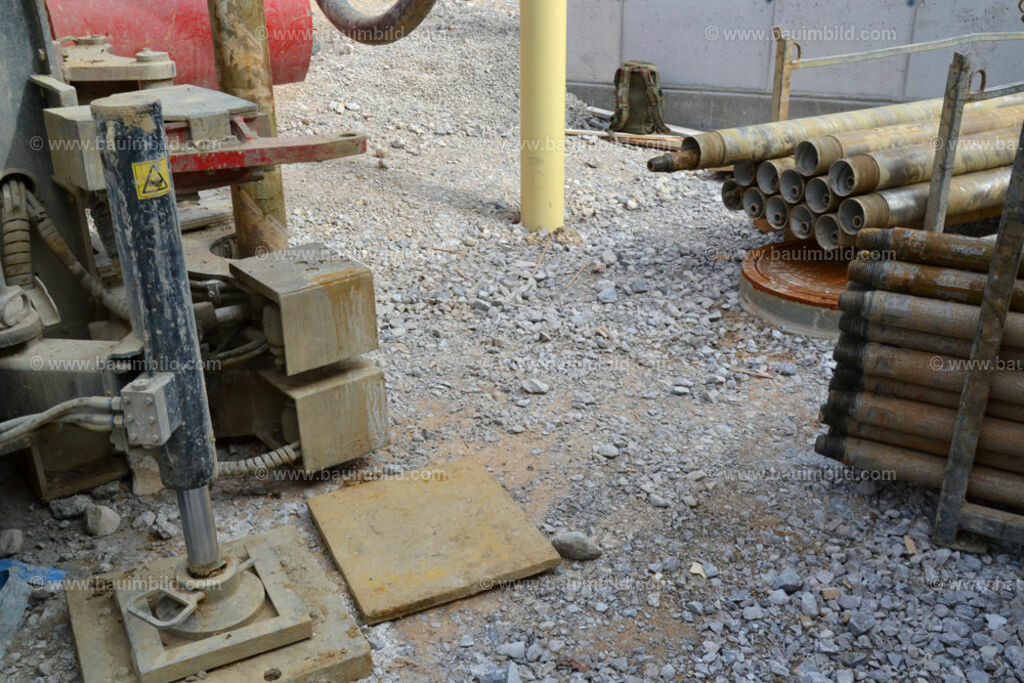 bib-lg16-heizung-0022 | Nach LV-Leistungsgruppen sortierte Detailfotos über den Bau eines Hauses. Alle Hausbau-Bilder direkt vom Urheber und Autor der Website Haus-Selber-Bauen.com