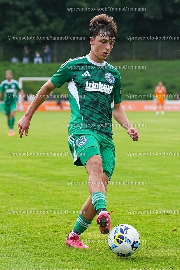 xYDR16072501063 | 16.07.2025, xydrx, Fußball, VFB Homberg - MSV Duisburg, Testspiel, PCC-Stadion: Jan-Simon Symalla (MSV Duisburg #23)