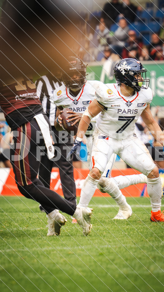 GER Rhein Fire vs. Paris Musketeers, Football, European League of Football, Spieltag 4, Saison 2025, 08.06.2025 | GER Rhein Fire vs. Paris Musketeers, Football, European League of Football, Spieltag 4, Saison 2025, 08.06.2025Foto: Fabian Friese - Realisiert mit Pictrs.com