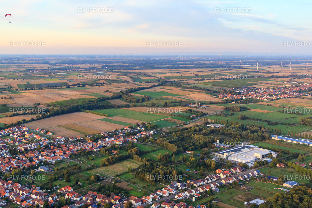 Hauptstr | Luftbild: Hauptstr im Ortsteil Schaidt in Wörth im Bundesland Rheinland-Pfalz in Deutschland. Foto: IMG_53791.jpg vom 30.09.2012 durch Werner Riehm/FLY-FOTO.de - Realisiert mit Pictrs.com