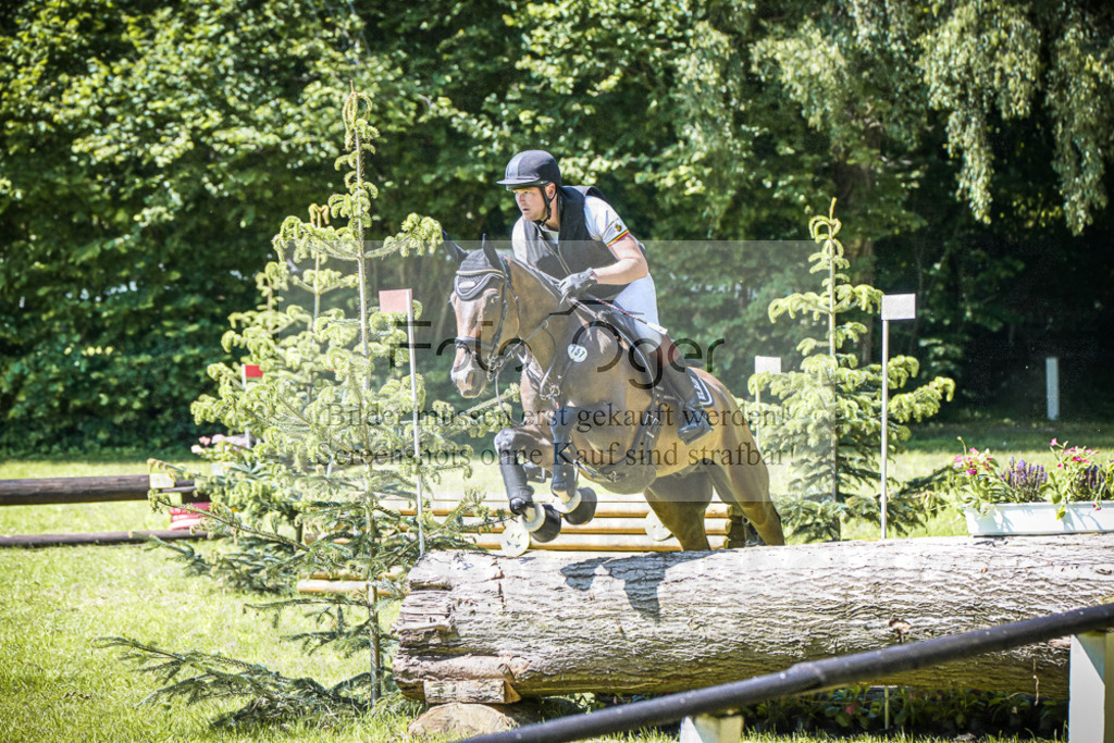 DOS_4424 | Entdecke hochwertige Reitturnierfotos von Foto Oger. Professionell, emotional und authentisch – jetzt Lieblingsmomente im Shop bestellen.Deutschlandweite Turnierfotografie. - Realisiert mit Pictrs.com