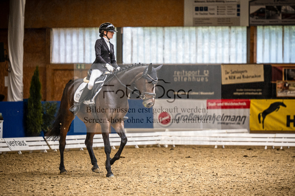 DOS_2171 | Entdecke hochwertige Reitturnierfotos von Foto Oger. Professionell, emotional und authentisch – jetzt Lieblingsmomente im Shop bestellen.Deutschlandweite Turnierfotografie. - Realisiert mit Pictrs.com