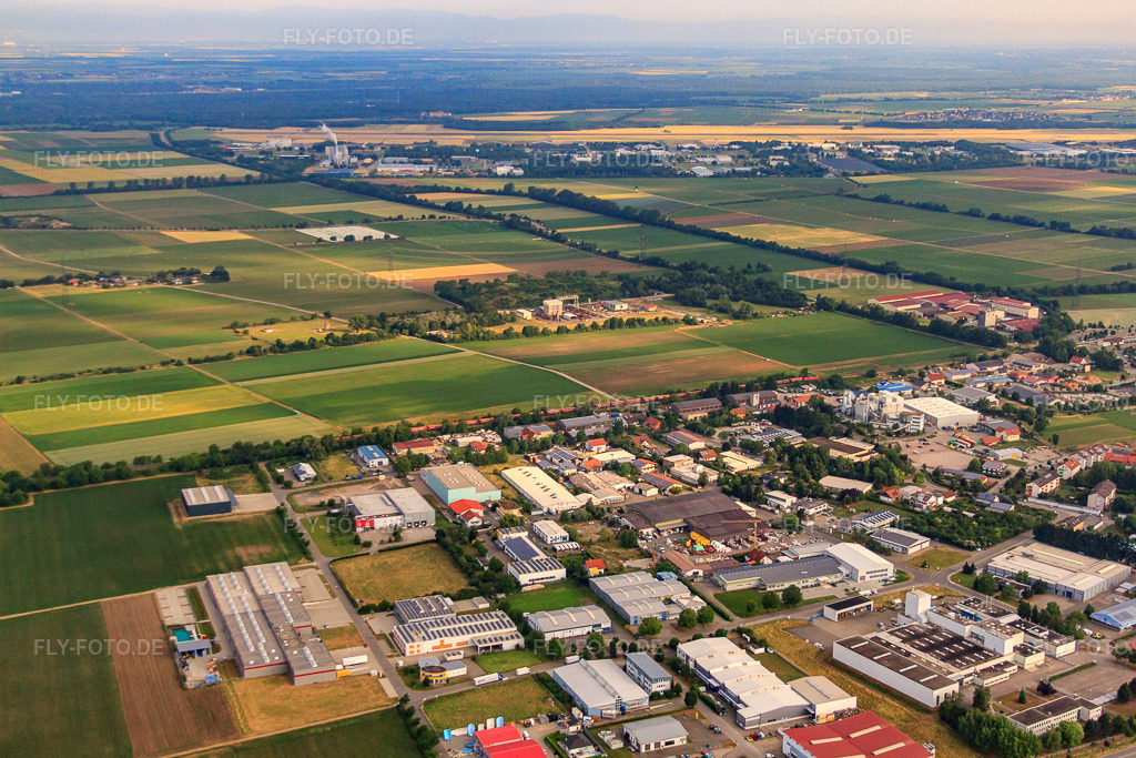 Luftbild: Industriegebiet Tiergartenstraße mit Winterhalder Selbstklebetechnik GmbH in Heitersheim im Bundesland Baden-Württemberg in Deutschland. Foto: IMG_68267.jpg vom 19.06.2014 durch Werner Riehm/FLY-FOTO.deWWW.WINTERHALDER.DE