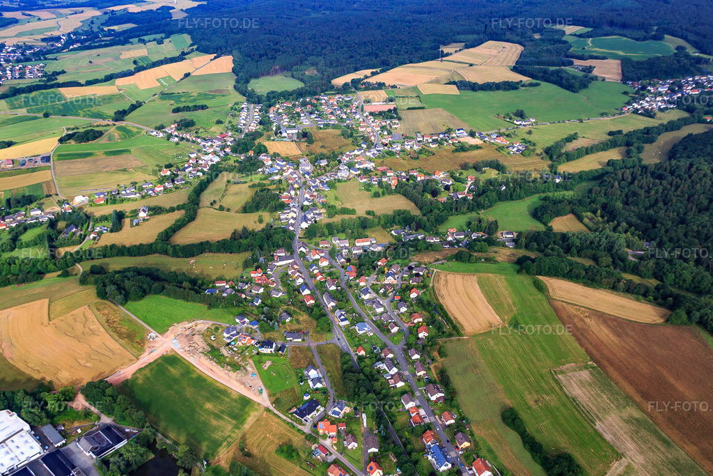 Luftbild: Trierer Straße im Ortsteil Traunen in Brücken im Bundesland Rheinland-Pfalz in Deutschland. Foto: IMG_091977.jpg vom 16.07.2016 durch Werner Riehm/FLY-FOTO.de