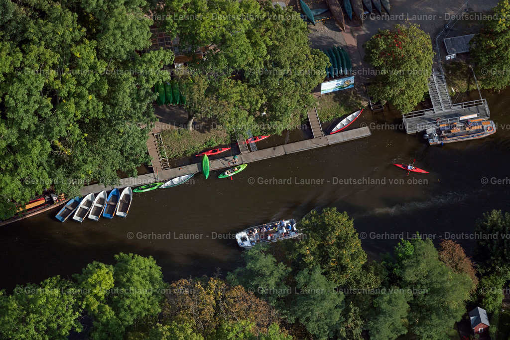 4040256 | LEIPZIG 14.09.2020 Boote und Schiffe an den Anlegestellen entlang des Flussverlaufs Weiße Elster in der Innenstadt in Leipzig im Bundesland Sachsen, Deutschland. // Boats and ships at the jetties along the course of the Weisse Elster river in the city center in Leipzig in the state Saxony, Germany. Foto: Gerhard Launer