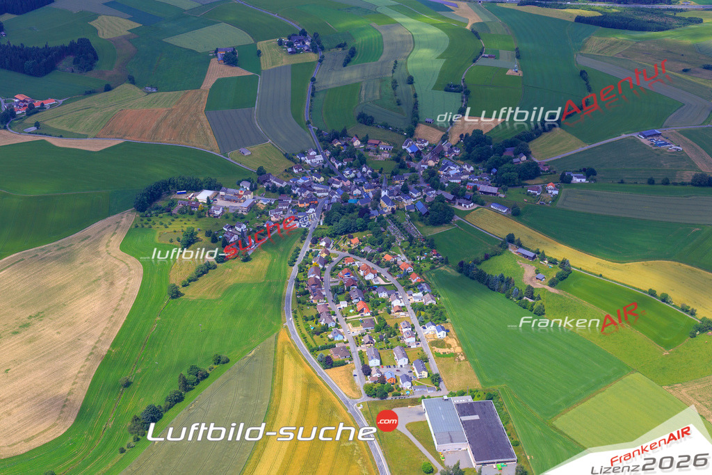 Die Luftaufnahme Ahornberg - Konradsreuth wurde vom UL-Flugzeug (keine Drohne) aus fotografiert.Hohe Druck- Auflösung-die Geschenkidee!