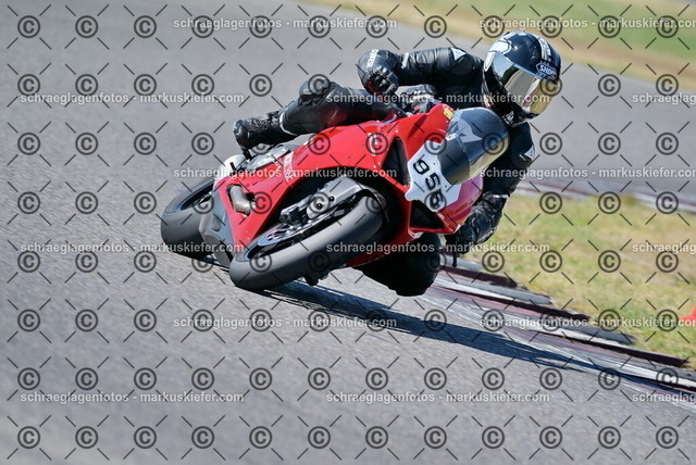 26bt04-0709 | markuskiefer.com - Realisiert mit Pictrs.com