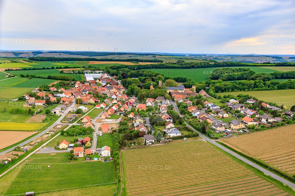 Luftbild: Ortsansicht von Osten im Ortsteil Gaibach in Volkach im Bundesland Bayern in Deutschland. Foto: IMG_078932.jpg vom 14.05.2015 durch Werner Riehm/FLY-FOTO.de