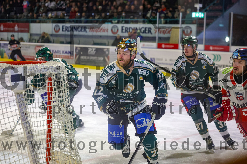 2025-11-16_043_TSV_Erding_gegen_Selber_Woelfe | Erding, Deutschland, 16.11.2025:Eishockey, Oberliga Süd 2025 / 2026, 17. Spieltag, TSV Erding gegen Selber Wölfe, Endergebnis: 3:1Grady Hobbs (Erding Gladiators, #22), Thomas Matheson (Erding Gladiators, #37)Foto: Christian Riedel / fotografie-riedel.net