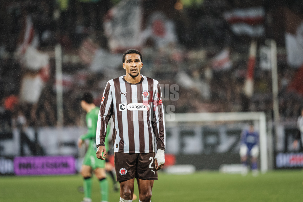 Fußball | Männer | Saison 2025/2026  | Fußball-Bundesliga | 09. Spieltag | FC St. Pauli vs. Borussia Mönchengladbach | 01.11.2025 | Andreas Hountondji (#27, FC St. Pauli)