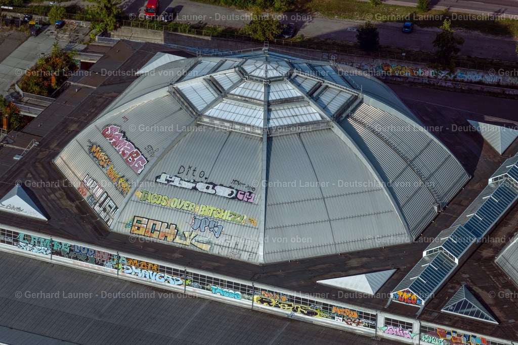 4040496 | LEIPZIG 14.09.2020 Gebäude der Veranstaltungshalle Eventlocation " Kohlrabizirkus Betriebs- und Verwaltungsgesellschaft mbH " An den Tierkliniken im Ortsteil Zentrum-Südost in Leipzig im Bundesland Sachsen, Deutschland. // Building of the indoor arena Eventlocation " Kohlrabizirkus Leipzig " An den Tierkliniken in the district Zentrum-Suedost in Leipzig in the state Saxony, Germany. Foto: Gerhard Launer