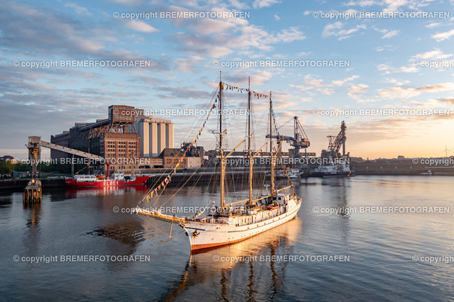 DJI_0084 | 30.09.2022 Drohnenaufnahmen Dt. Schifffahrtstag 2022 Bremen Wendebecken / Weser