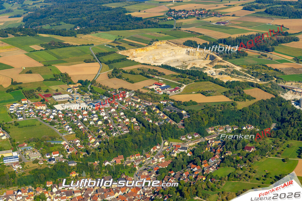 Das Luftbild zeigt :  Gräfenberg - Die Luftaufnahme wurde 2024 vom UL-Flugzeug aus erstellt ( keine Drohne ) - Hochauflösende Luftaufnahme - Für grossformatige Ausdrucke geeignet. Die Geschenkidee !Mit Lizenz und Bildrechte bestellbar