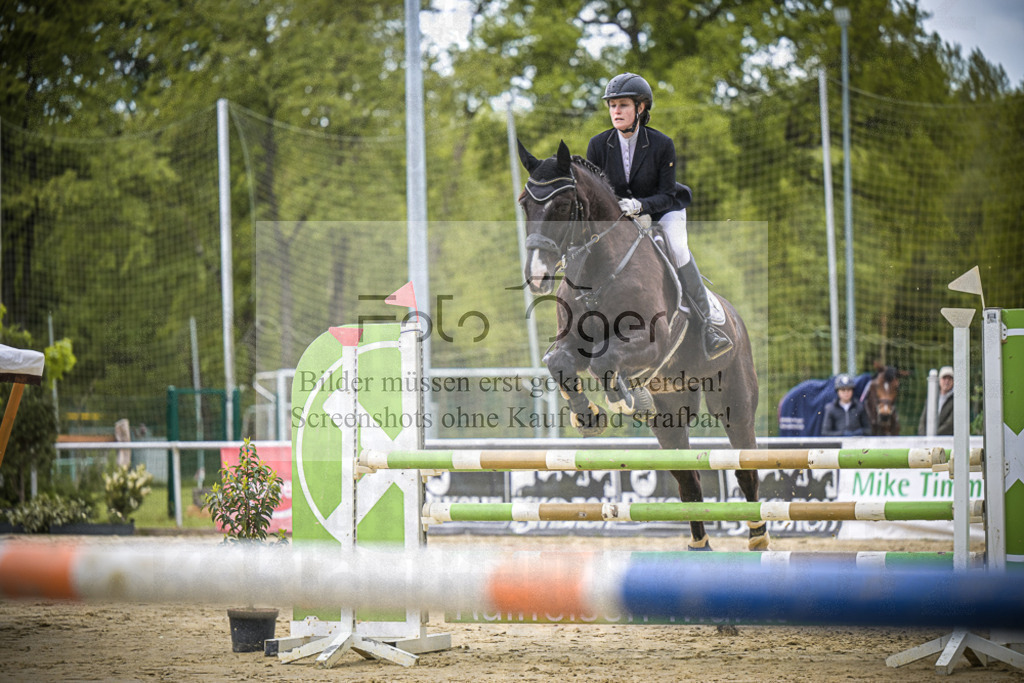 DOS_7933 | Entdecke hochwertige Reitturnierfotos von Foto Oger. Professionell, emotional und authentisch – jetzt Lieblingsmomente im Shop bestellen.Deutschlandweite Turnierfotografie. - Realisiert mit Pictrs.com