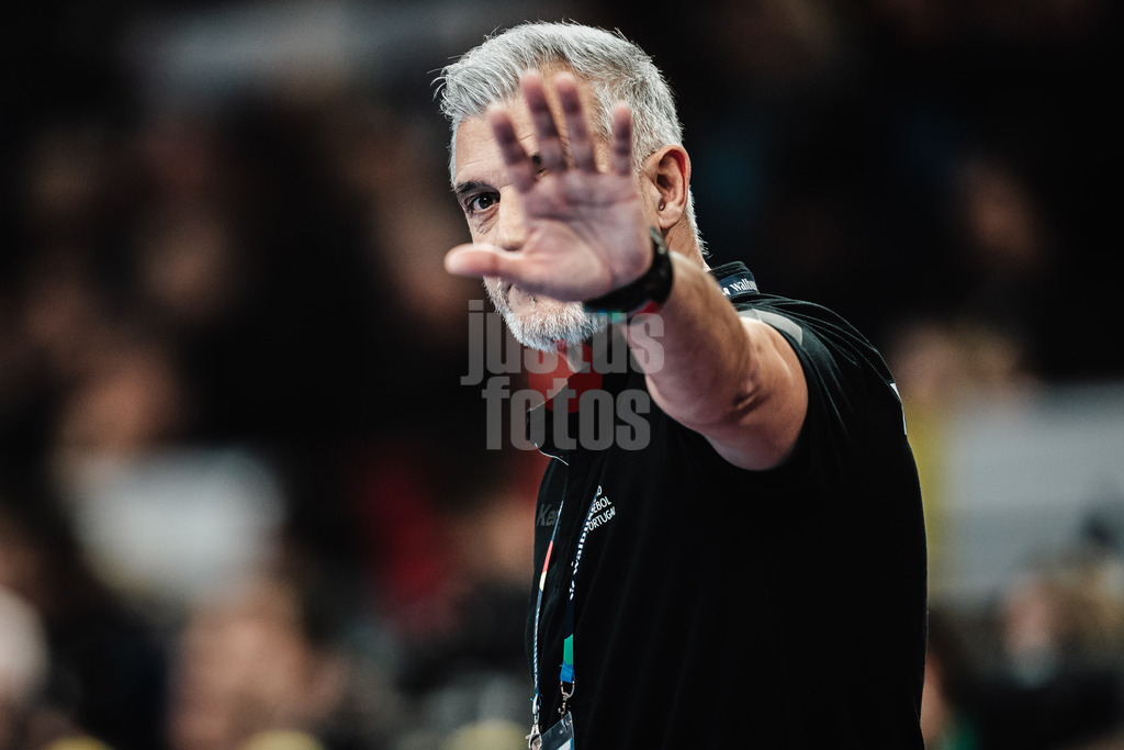 Handball | Herren | EHF EURO 2024 | European Championshop Men 2024 Final Tournament | Niederlande vs. Portugal | 23.01.2024 | Trainer Paulo Pereira (Portugal, POR)