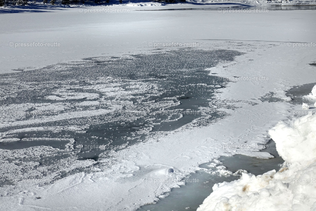 welltvi-Plansee-Winter--DSC02615 | Info aus dem Bezirk Reutte/Ausserfern Tirol sowie eine umfangreiche Bilddatenbank über die gesamte Region: Lechtal, Talkessel Reutte, Tannheimertal, Zwischentoren. Lech, Plansee, Zugspitze, Grenztunnel, B179, Fernpassstraße, Verkehr, Lawinen, Tradition, - Realisiert mit Pictrs.com