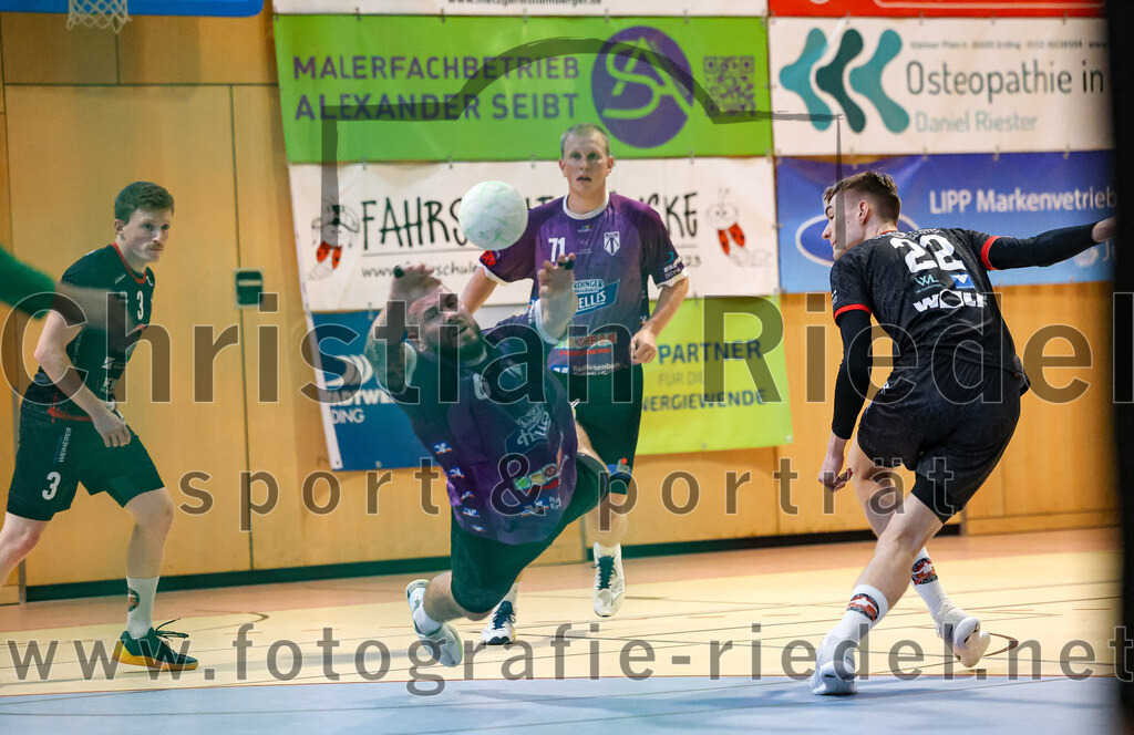 2024-09-21_042_SpVgg_Altenerding_gegen_TSV_1861_Mainburg | Erding, Deutschland, 21.09.2024:Handball, Bezirksoberliga Männer 2024 / 2025, 1. Spieltag, SpVgg Altenerding gegen TSV 1861 Mainburg, Endergebnis: 36:20Dominik Joekel (TSV 1861 Mainburg, #), Jabob Köhler (SpVgg Altenerding, #6), Tristan Gerhardt (SpVgg Altenerding, #71), Sebastian Rauscher (TSV 1861 Mainburg, #22)Foto: Christian Riedel / fotografie-riedel.net