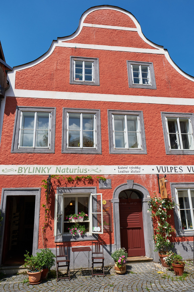 Renovierte Hauszeile in der Gasse Panska | Budweis, Tschechoslowakei - June 16, 2022: Renovierte Hauszeile in der Gasse Panska - Realisiert mit Pictrs.com
